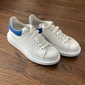 Alexander McQueen Women’s Oversized Suede Heel Detail Sneakers in White and Navy